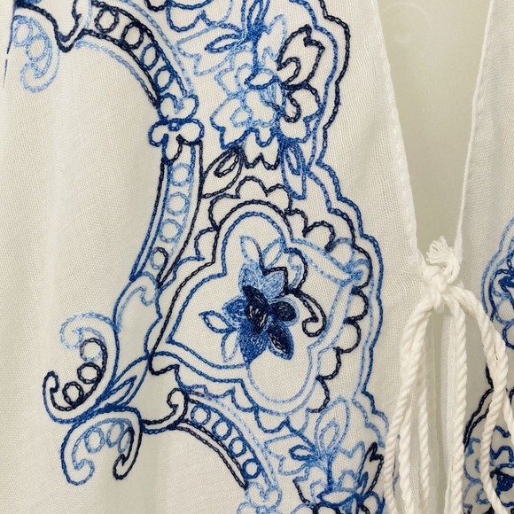 Marcus Adler New York White With Blue Embroidery Tassel Kimono Poncho One Size - Picture 6 of 10